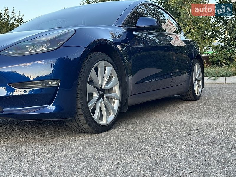Седан Tesla Model 3 2022 в Кропивницькому