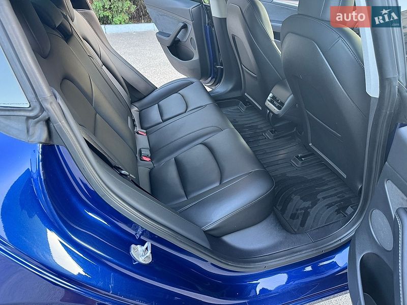 Седан Tesla Model 3 2022 в Кропивницькому
