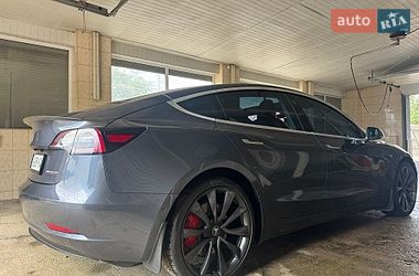 Седан Tesla Model 3 2020 в Сваляві