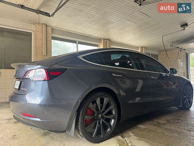 Седан Tesla Model 3 2020 в Сваляві