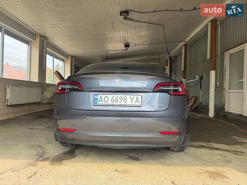 Седан Tesla Model 3 2020 в Сваляві