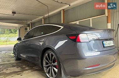 Седан Tesla Model 3 2020 в Сваляві