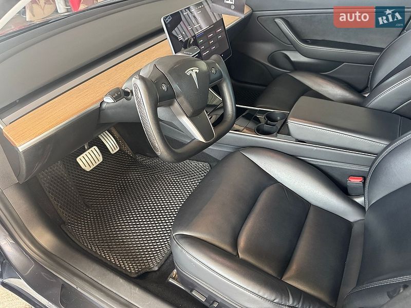 Седан Tesla Model 3 2020 в Сваляві