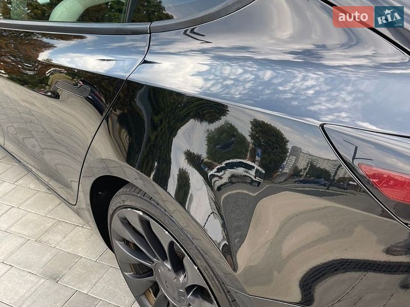 Седан Tesla Model 3 2023 в Луцке