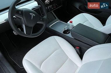 Седан Tesla Model 3 2023 в Луцке