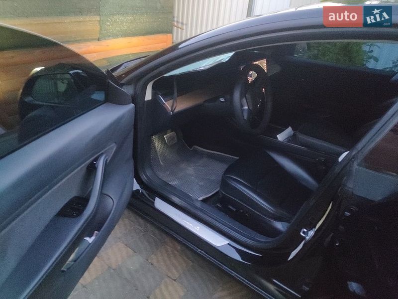 Седан Tesla Model 3 2018 в Трускавце