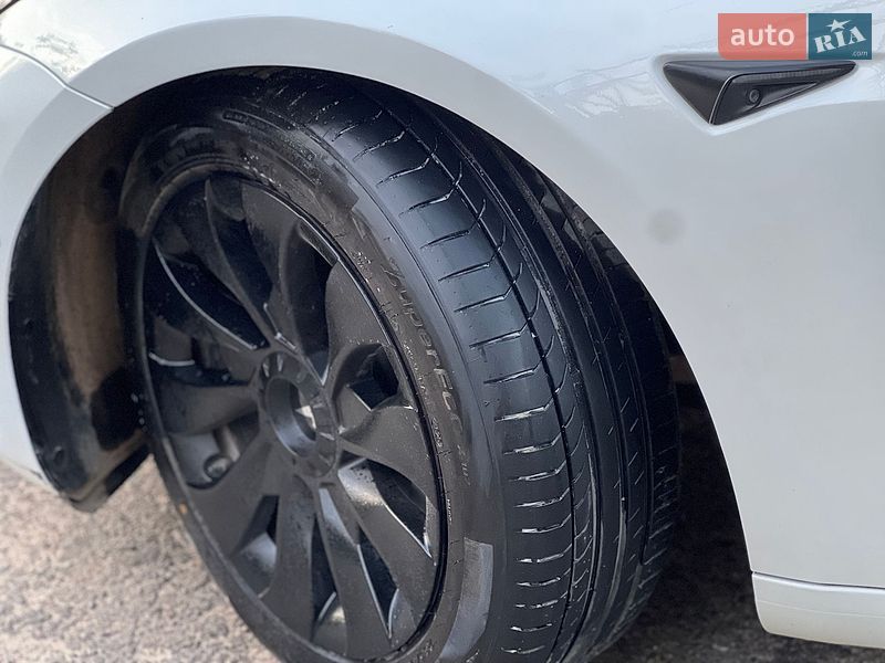 Седан Tesla Model 3 2021 в Львові