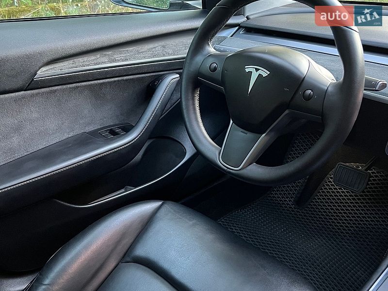 Седан Tesla Model 3 2021 в Львові