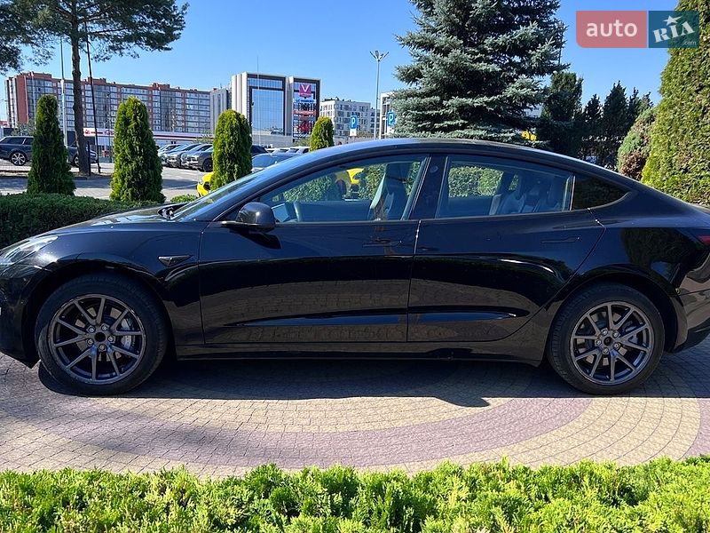 Седан Tesla Model 3 2018 в Львове