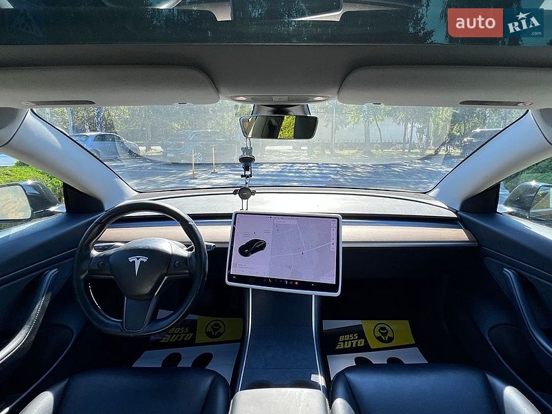 Седан Tesla Model 3 2018 в Львове