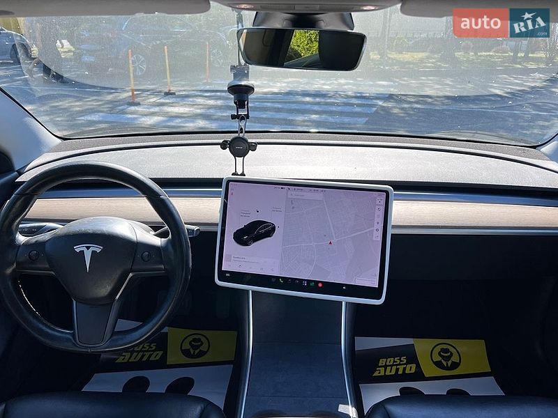 Седан Tesla Model 3 2018 в Львове