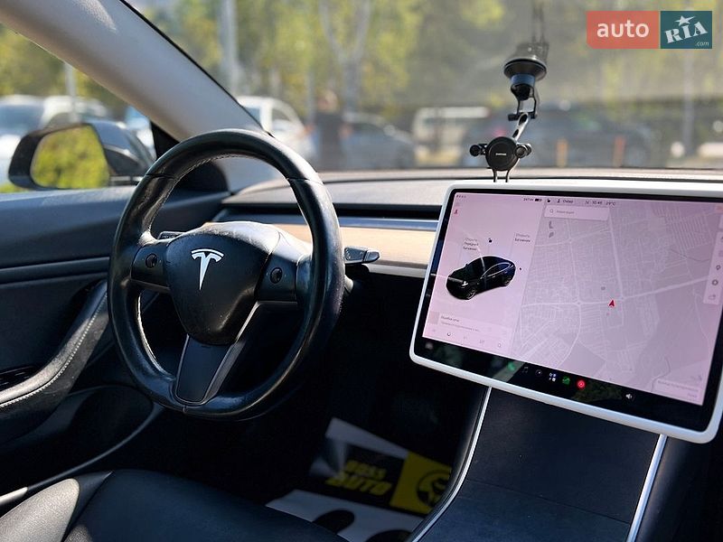 Седан Tesla Model 3 2018 в Львове