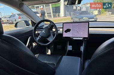 Седан Tesla Model 3 2019 в Киеве