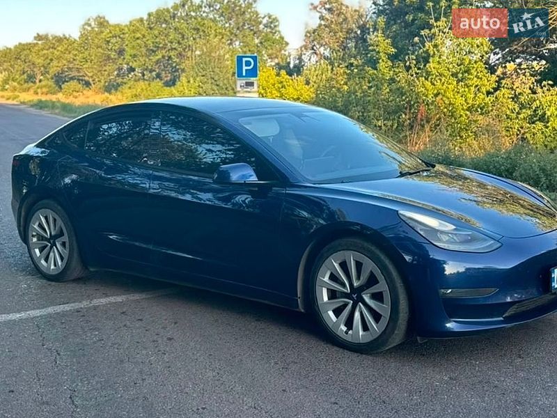 Седан Tesla Model 3 2021 в Томаковке