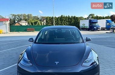 Седан Tesla Model 3 2022 в Львове
