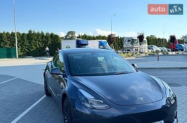 Седан Tesla Model 3 2022 в Львові