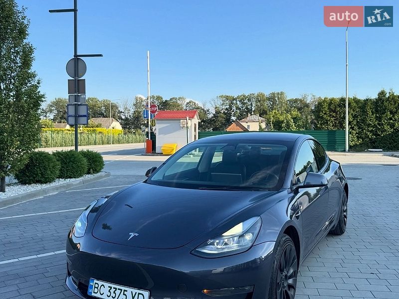 Седан Tesla Model 3 2022 в Львові