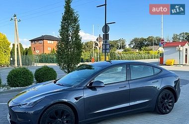 Седан Tesla Model 3 2022 в Львове