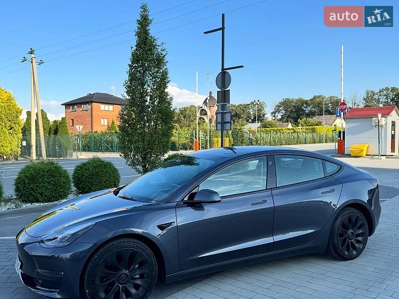 Седан Tesla Model 3 2022 в Львове