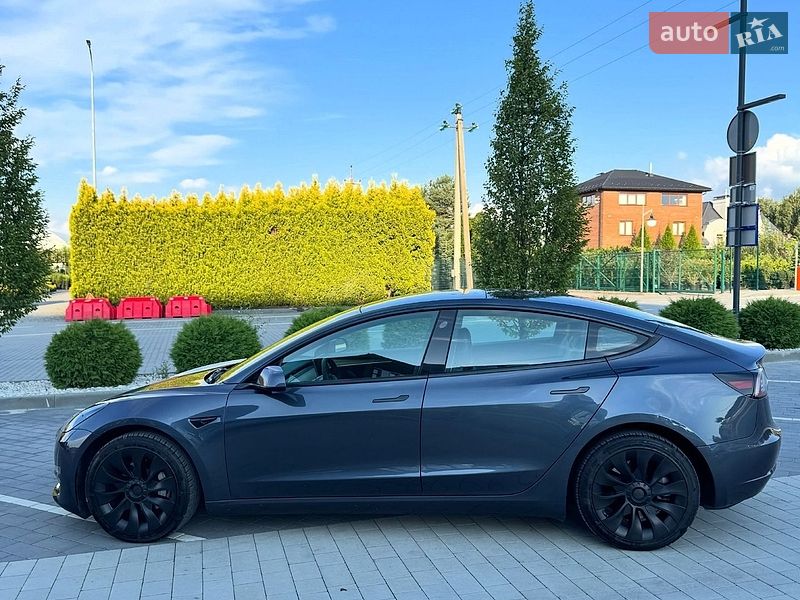 Седан Tesla Model 3 2022 в Львові