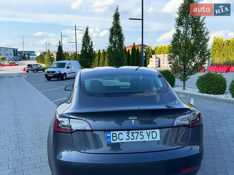 Седан Tesla Model 3 2022 в Львові