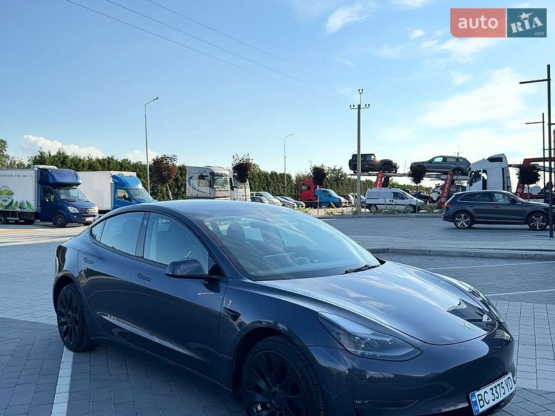 Седан Tesla Model 3 2022 в Львове