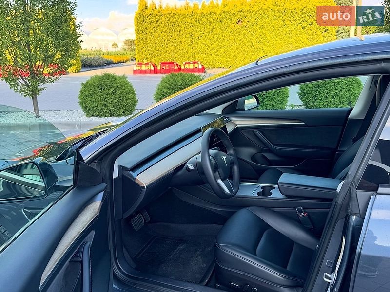 Седан Tesla Model 3 2022 в Львові