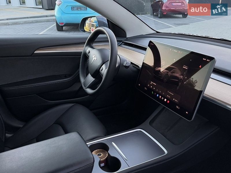 Седан Tesla Model 3 2022 в Львові
