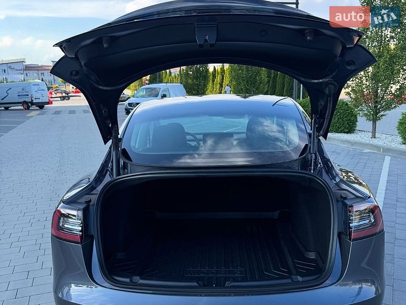 Седан Tesla Model 3 2022 в Львові