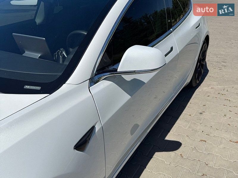 Седан Tesla Model 3 2020 в Києві
