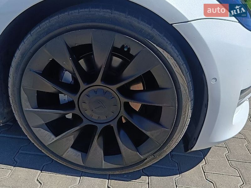 Седан Tesla Model 3 2020 в Києві