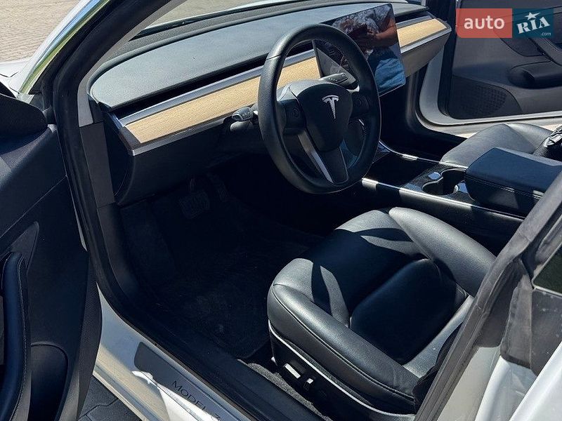 Седан Tesla Model 3 2020 в Києві