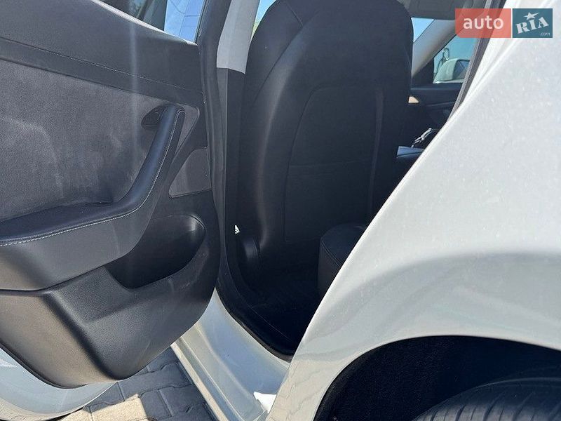 Седан Tesla Model 3 2020 в Києві
