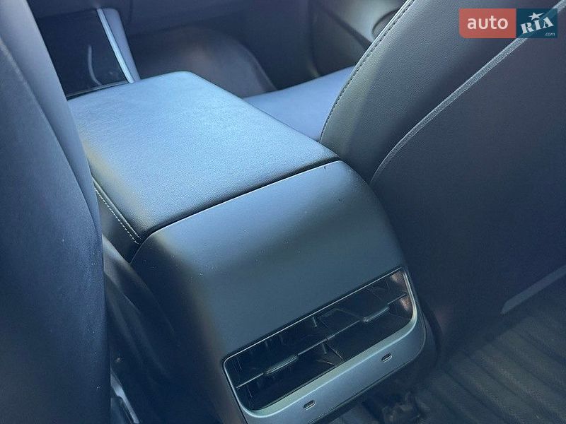 Седан Tesla Model 3 2020 в Києві