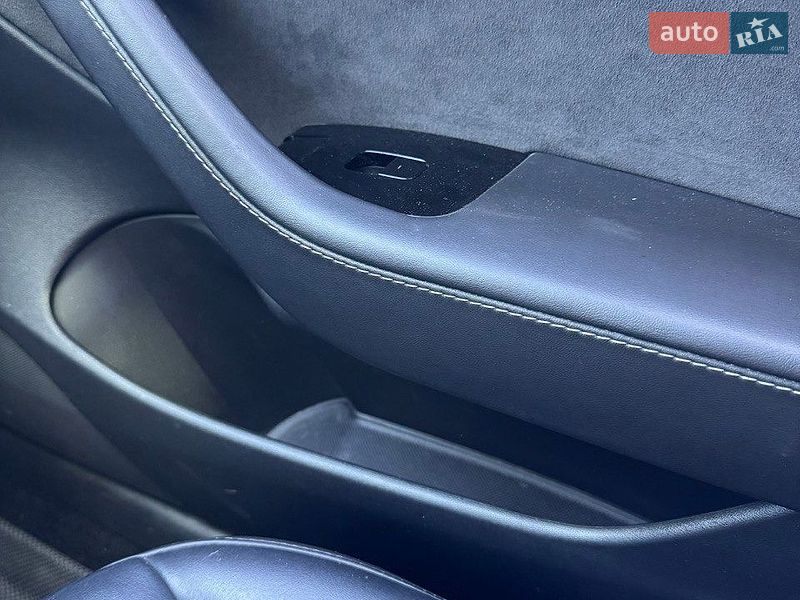 Седан Tesla Model 3 2020 в Києві