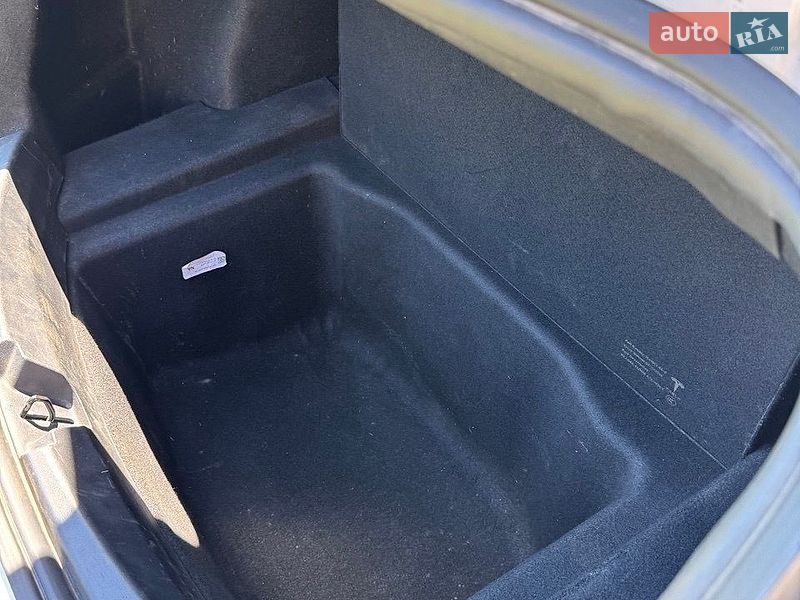 Седан Tesla Model 3 2020 в Києві
