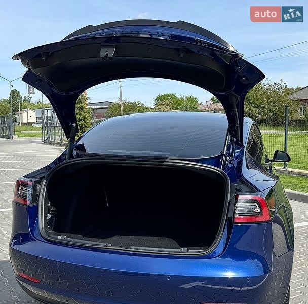 Седан Tesla Model 3 2022 в Виннице