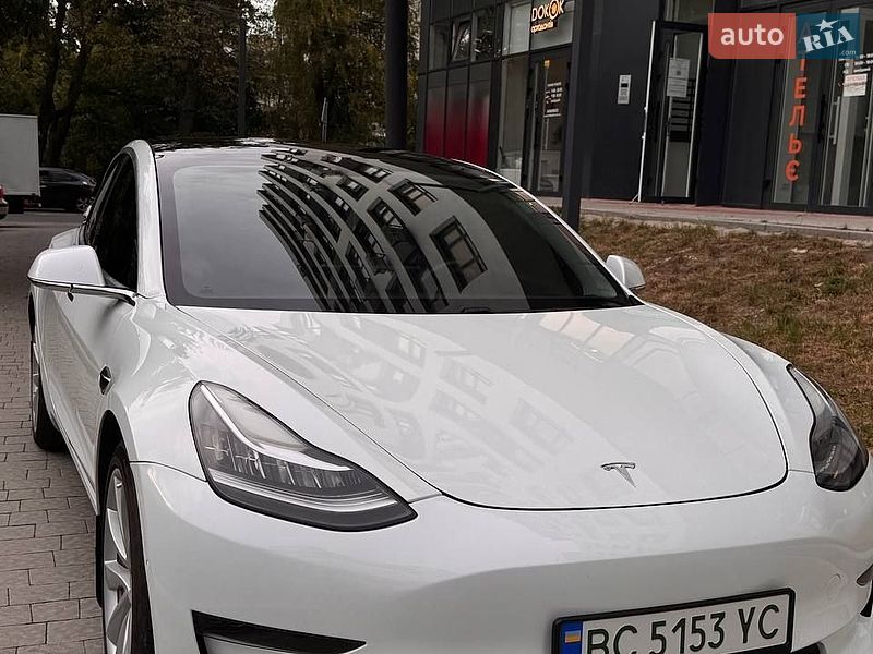 Седан Tesla Model 3 2020 в Львове