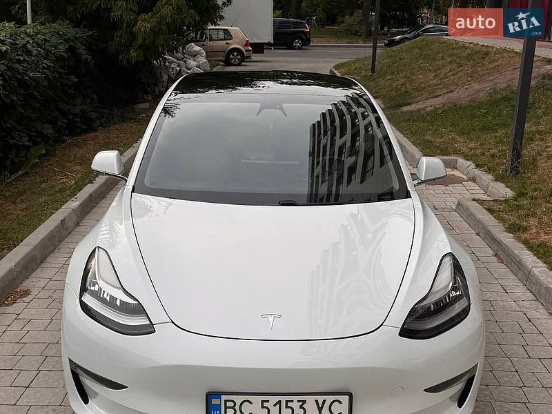 Седан Tesla Model 3 2020 в Львове