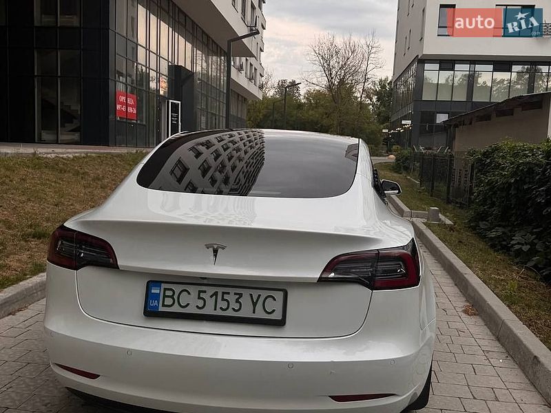 Седан Tesla Model 3 2020 в Львове