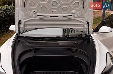 Седан Tesla Model 3 2020 в Львове