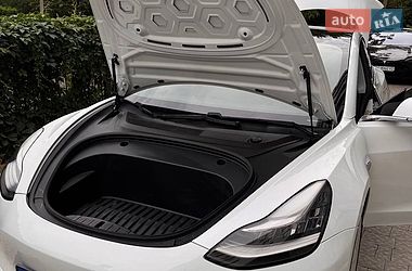 Седан Tesla Model 3 2020 в Львове