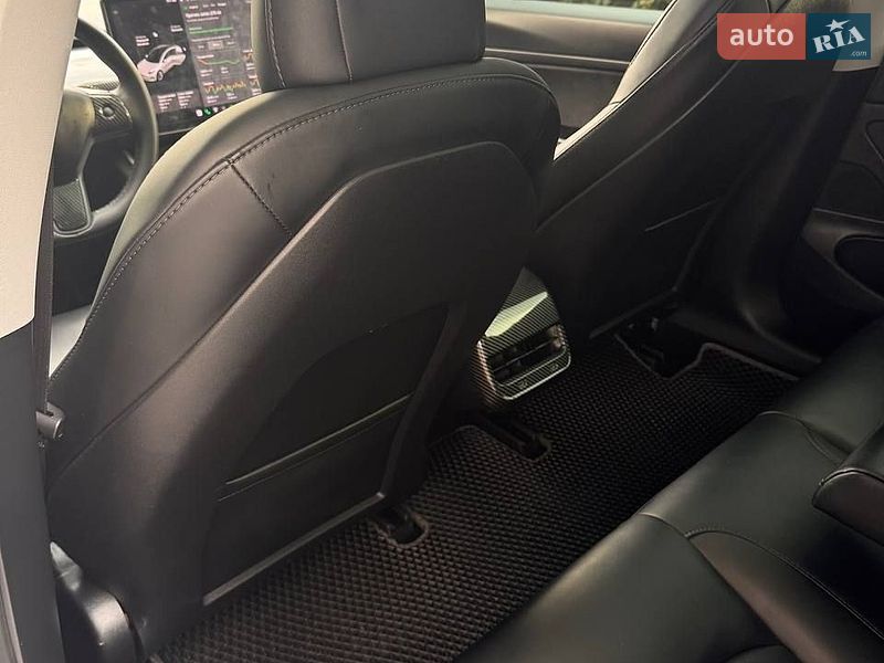 Седан Tesla Model 3 2020 в Львове