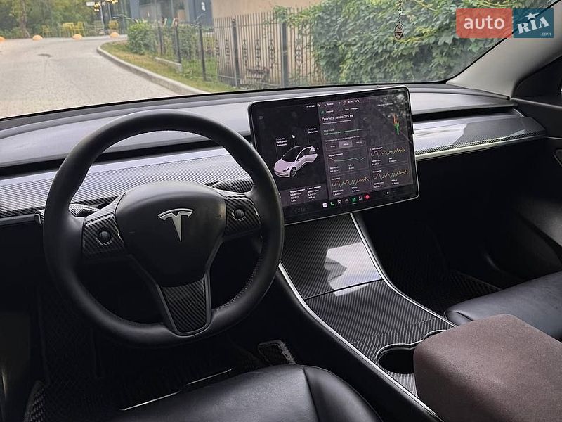 Седан Tesla Model 3 2020 в Львове