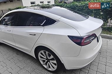 Седан Tesla Model 3 2020 в Львове