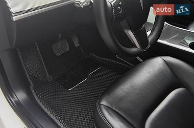 Седан Tesla Model 3 2020 в Львове