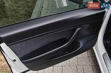 Седан Tesla Model 3 2020 в Львове