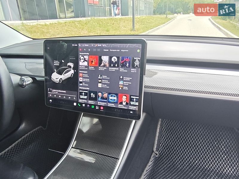 Седан Tesla Model 3 2020 в Львове