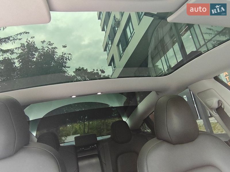 Седан Tesla Model 3 2020 в Львове