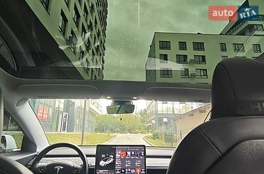 Седан Tesla Model 3 2020 в Львове